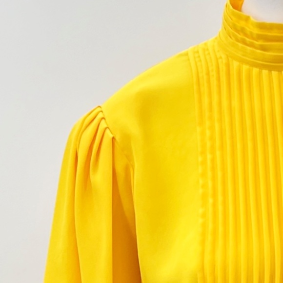 Simon Chang Yellow Button Back Blouse - Picture 4 of 11